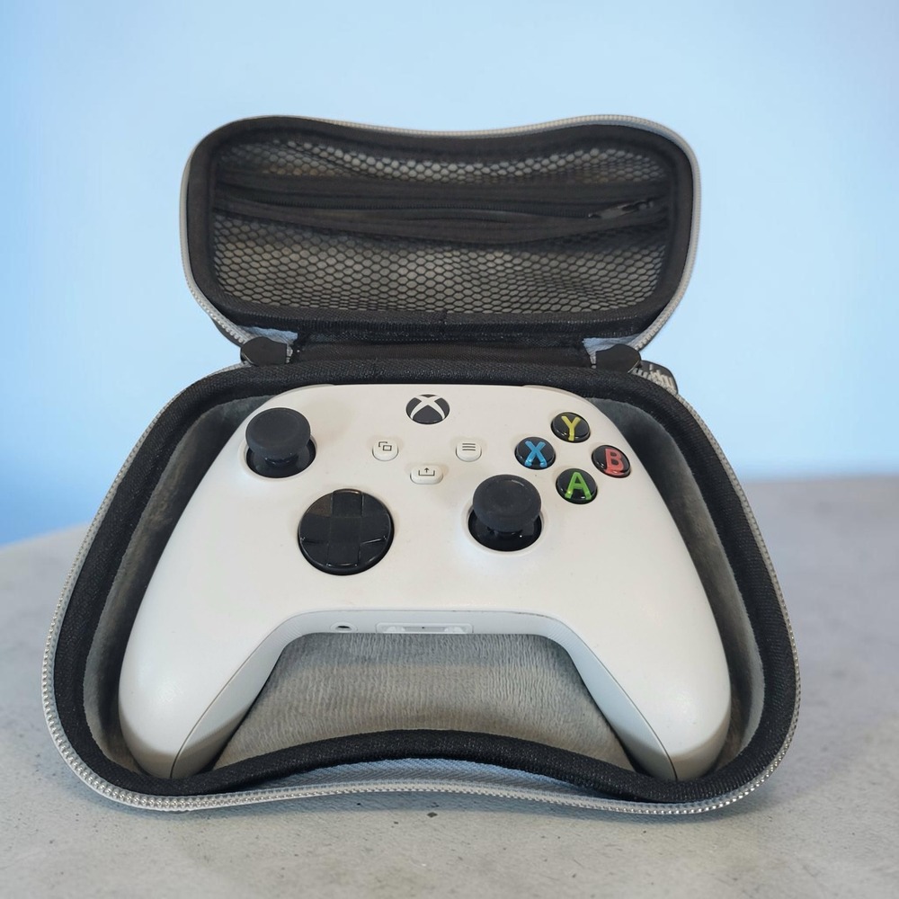 Microsoft Xbox Wireless Controller Model 1914 Robot White with Case TESTED